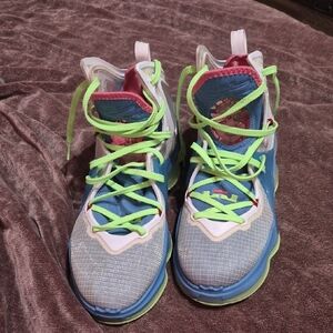 Nike LaBron 19  Model Multicolor High-Top Athletic Shoes
